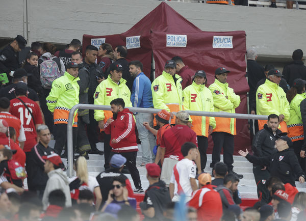 ▲▼阿根廷3日有一名足球迷在看台區摔落後死亡，導致比賽被終止。（圖／達志影像／美聯社）