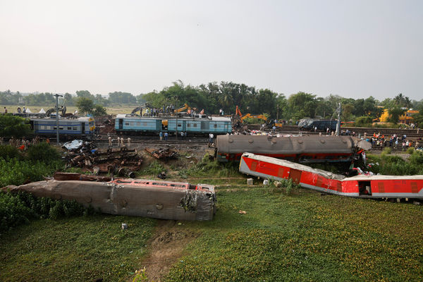 ▲▼印度東部奧里薩邦（Odisha）火車相撞事故。（圖／路透）
