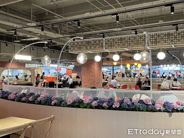 ▲▼松山機場第二航廈美食商場今日開幕。（圖／記者李宜秦攝）
