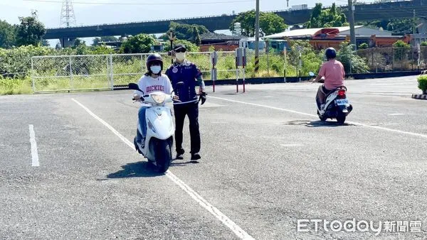 ▲屏東監理站結合潮州駕訓班機車考照試辦千元吃到飽 。(圖/記者陳崑福翻攝)