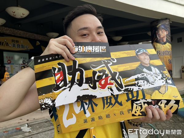 ▲球迷發起「助威」活動，香港球迷Tony Man。（圖／記者胡至欣攝）
