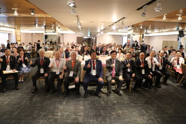 ▲▼台北市醫師公會理事長、立法委員邱泰源出席台北市醫師公會14日舉辦的Covid-19防疫感恩典禮。(圖/邱泰源辦公室)