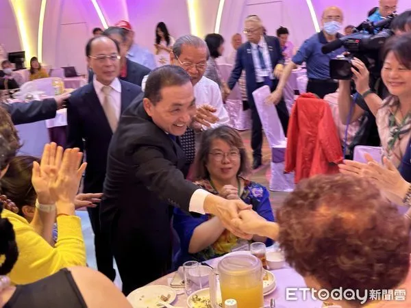 ▲▼ 侯友宜出席台北市保全商業同業公會會員代表大會以及嘉義同鄉會會長聯誼會 。(圖/記者崔至雲攝)