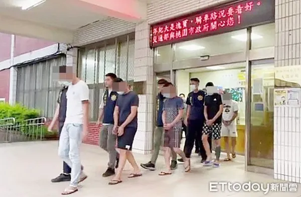 ▲涉嫌凌虐桃園林姓少年車手頭致死的在逃謝姓主嫌,大園警方昨晚移送桃園地檢署複訊,左一為謝姓主嫌。(圖/記者沈繼昌翻攝)