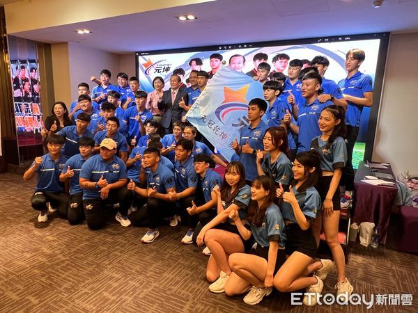 ▲臺北元坤橄欖球隊舉行新賽季誓師授旗儀式。（圖／記者簡名杉攝）