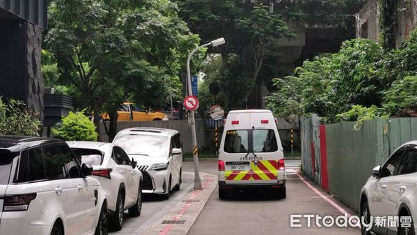 ▲▼黃子佼遭爆性騷,情緒不穩緊急送醫。(圖/記者黃彥傑翻攝)