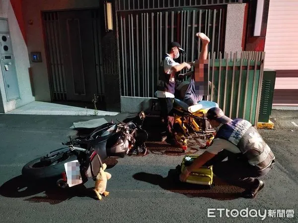 ▲▼20歲男騎車自撞「倒栽蔥」離奇掛半空,一隻腳卡護欄狂求救。(圖/記者賴文萱翻攝)