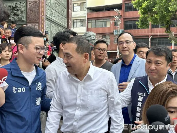 ▲▼ 朱立倫、侯友宜、張善政赴楊梅錫福宮參香 。(圖/記者崔至雲攝)