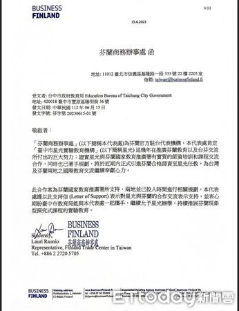 ▲▼星光實驗學校不滿下學期無法招生,26日上午將把課堂移至市府戶外中庭上最後一課。(圖/家長提供,下同)