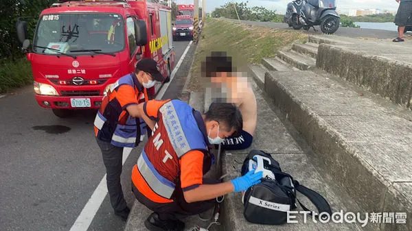 ▲男子戲水被海水沖走,幸運抱到一個保麗龍飄游到對面府安路7段對岸上岸,身體有多處擦傷。(圖/民眾提供,下同)