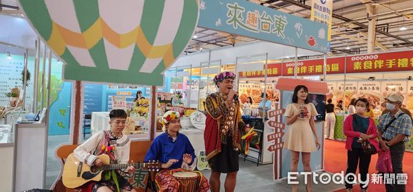 ▲來趣台東FUN暑假!水保局台東分局推看熱氣球+農遊體驗買1送1。(圖/記者游瓊華攝)