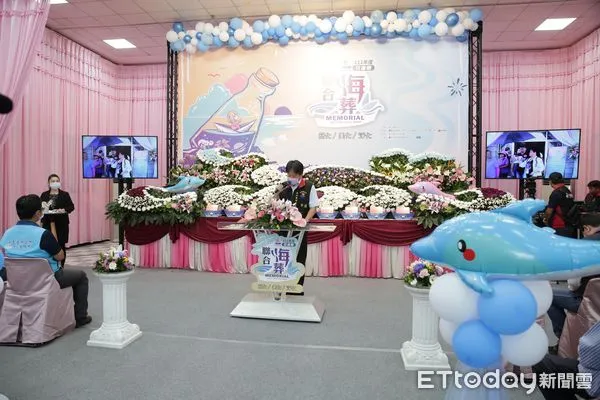▲聯合海葬於花蓮市立殯儀館舉行追思會,為先行者祝禱祈福。(圖/花蓮縣政府提供,下同)
