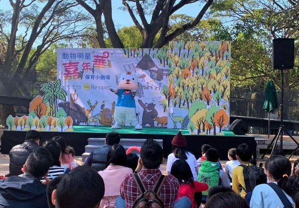 壽山動物園暑假期間開放全國12歲以下兒童免費入園，且每週六延長開園至18時30分。（壽山動物園提供）
