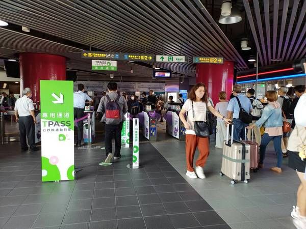 ▲張善政視察「基北北桃都會通」使用