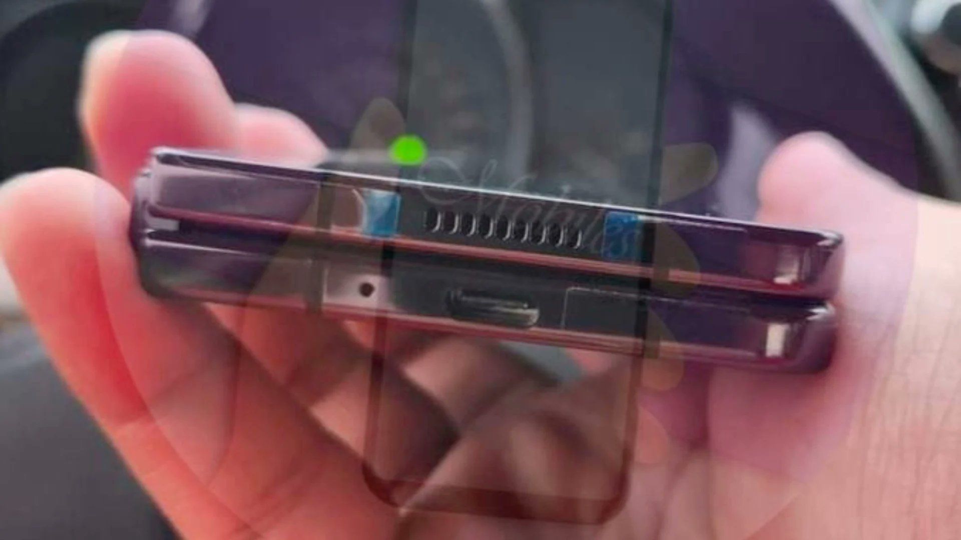 ▲▼三星最新摺疊機「 Galaxy Z Fold 5」實機照流出。（圖／翻攝推特「Ahmed Qwaider推」）