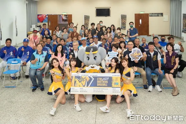 ▲縣府加碼中華職棒例行賽台東三連戰 饒慶鈴公布索票網址並歡迎鄉親進場為選手加油。(圖/記者楊漢聲翻攝)