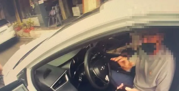 ▲▼內湖警逮百萬面交車手 工作手機背景居然是她。(圖/北市內湖分局提供)