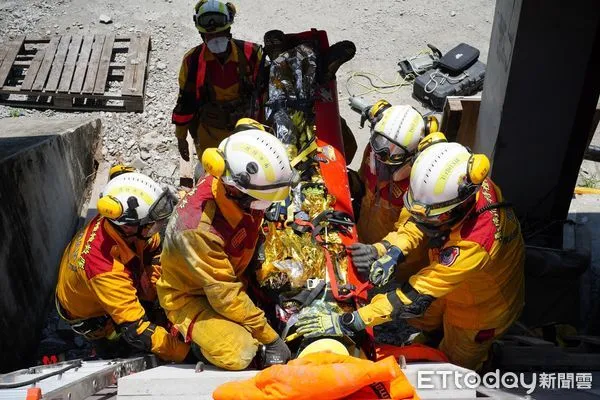 ▲台南市搜救隊參加國家搜救隊伍認證,進行36小時不間斷救援作業,順利取得中型搜救隊伍資格,將加入國際人道救援輪值行列。(圖/記者林悅翻攝,下同)