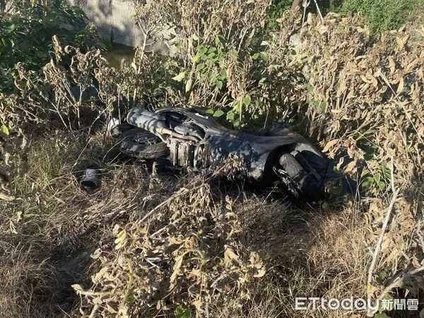 ▲台南市學甲區秀昌里一處產業道路旁,有男子陳屍水溝內。(圖/記者林悅翻攝,下同)
