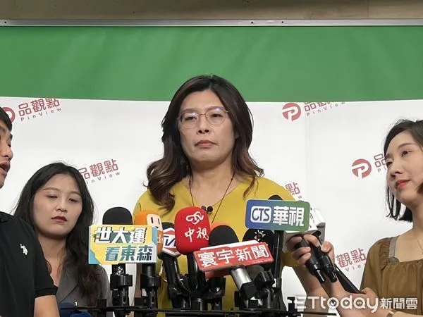 ▲▼國民黨不分區立委鄭麗文12日受訪。(圖/記者蘇晏男攝)