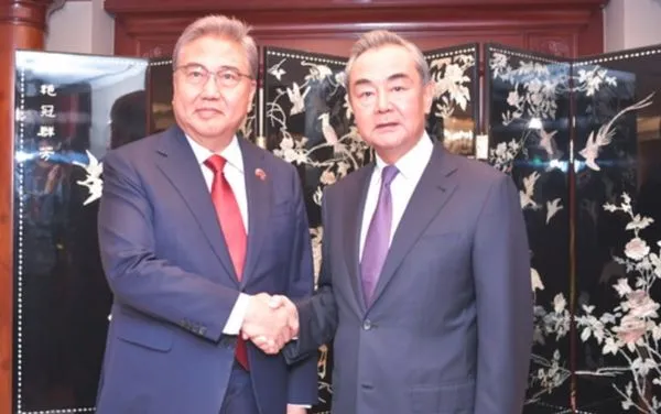 ▲▼ 2023年7月14日,中央外辦主任王毅在雅加達應約會見韓國外長樸振。 。(圖/翻攝 中國外交部官網)