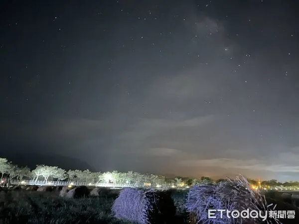 ▲2023台東最美星空音樂會關山場,15日在關山環鎮自行車道紅石溪畔舉行。(圖/記者楊漢聲翻攝)