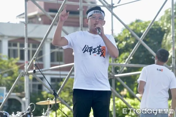 ▲▼館長陳之漢與黃國昌一同舉辦「七月十六上凱道,公平正義救台灣」活動,716遊行 。(圖/記者李毓康攝)