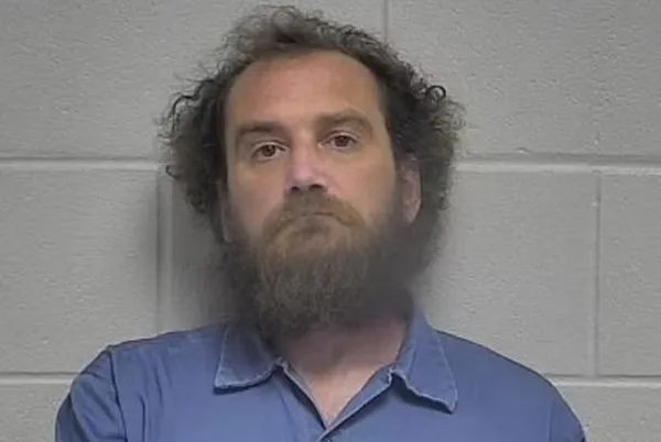 ▲▼住在肯塔基州的諾特(James Nott)家中藏有大量人類骸骨。(圖/翻攝自推特)