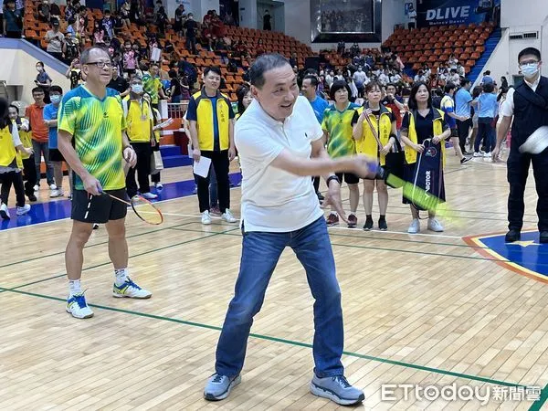 ▲侯友宜出席112年新北市盃羽球及桌球錦標賽暨友誼賽開幕典禮。(圖/記者許靖騏攝)