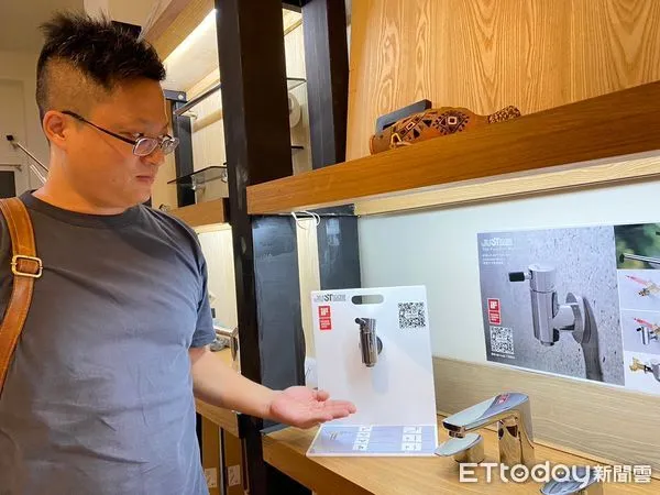 ▲出身台南市的設計工程師吳坦晉,新作品今年再度榮獲2023IF設計獎,迎來人生中第13座獎項,也讓台灣設計量能再度閃耀國際,堪稱台灣之光。(圖/記者林悅攝)