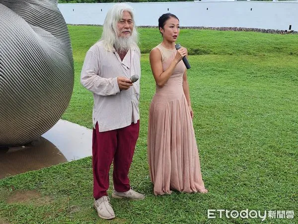 ▲墾管處邀請國際舞蹈家簡佩如與雕塑大師康木祥鵝鑾鼻演出 。(圖/墾管處提供,下同)