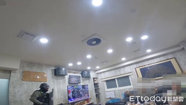 ▲南投警方緝獲暴力討債集團,逮捕8名嫌犯依法送辦。(圖/記者高堂堯翻攝)