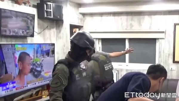 ▲南投警方緝獲暴力討債集團,逮捕8名嫌犯依法送辦。(圖/記者高堂堯翻攝,下同)