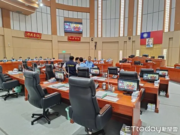 ▲▼ 金門縣議會召開第1次臨時會,國民黨暨跨領域監督政團議員無人到場。(圖/記者林名揚翻攝)