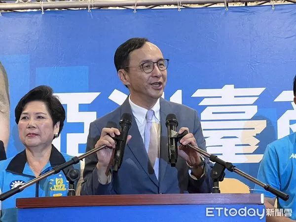 ▲▼侯友宜、朱立倫22日上午出席「亞洲海外台商侯援會成立大會」。(圖/記者蘇晏男攝)