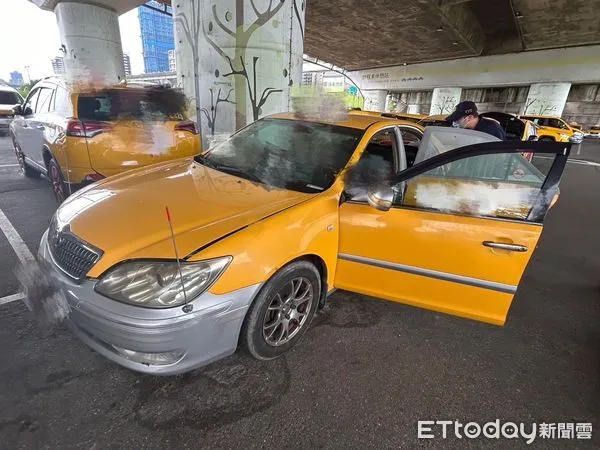 ▲▼男子陳屍計程車上 。(圖/記者戴上容翻攝)