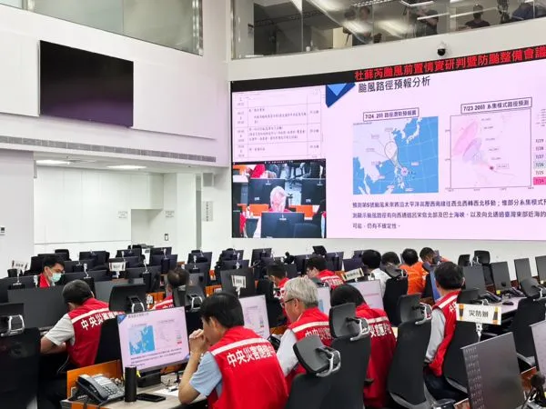 ▲▼內政部長林右昌今(24日)上午邀集相關部會召開前置情資研判暨防颱整備會議。(圖/內政部提供)