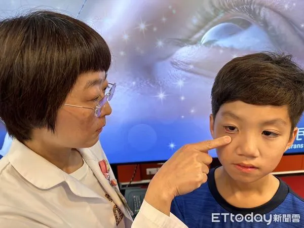 ▲▼全球首例!9歲男童「泡泡眼」求醫,竟是罕見血管纖維化病變。(圖/台中榮總提供)