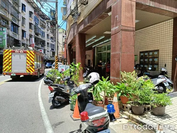 ▲▼ 淡水發生命案,男子暴斃家中,老母親也奄奄一息 。(圖/記者戴上容翻攝)