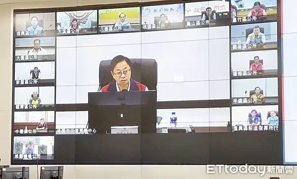 ▲桃園市市長張善政今天上午主持市府應變中心召開三級開設會議,在視訊會議上指出,根據中央氣象局預測,桃園市停班停課可能性不高,會與北北基一同決定。(圖/記者沈繼昌翻攝)