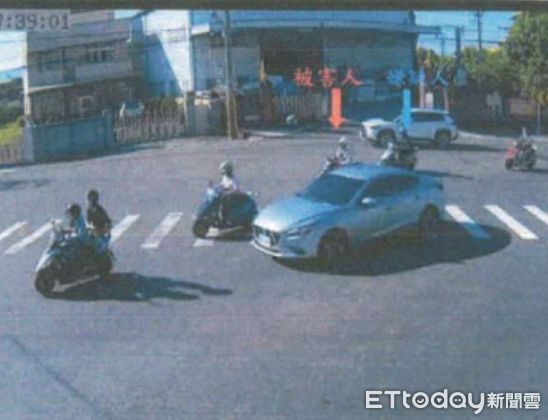 ▲▼陳姓保全騎車尾隨女子。(圖/法院判決書)