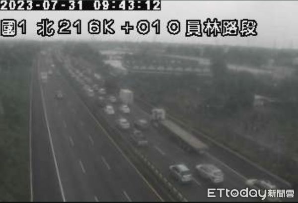 ▲國道1號南下217公里處(員林南地磅站路段)31日上午9時36分發生8車追撞。(圖/高速公路1968)
