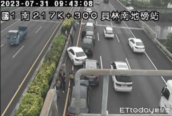 ▲國道1號南下217公里處(員林南地磅站路段)31日上午9時36分發生8車追撞。(圖/高速公路1968)
