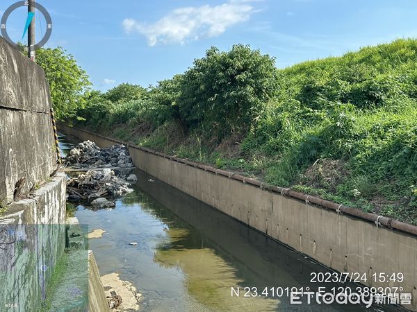 ▲▼ 大排半夜遭棄置廢棄物 環警聯手科技執法鎖定可疑兇手 。(圖/嘉義縣政府提供)