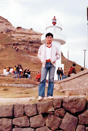 侯友宜就讀中央警官學校,參加學生旅遊時的照片。