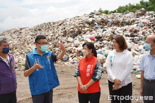 ▲南投垃圾堆積問題嚴重,立委蔡培慧再爭取5萬噸打包量和6000萬經費。(圖/蔡培慧服務團隊提供,下同)
