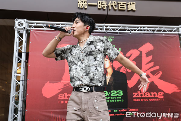 ▲婁峻碩舉辦《上漲SHANG ZHANG》簽票會。(圖/記者林敬旻攝)