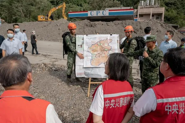 ▲▼總統蔡英文赴南投勘災。(圖/總統府提供)