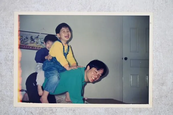 ▲▼賴清德與兒子的老照片。(圖/賴清德競選辦公室提供,下圖同)