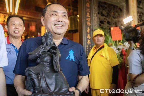 ▲▼ 侯友宜上午參加大溪關聖帝君聖誕遶境 。(圖/侯友宜競選辦公室提供)